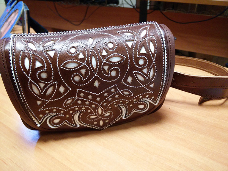 bolso rociero calado blanco